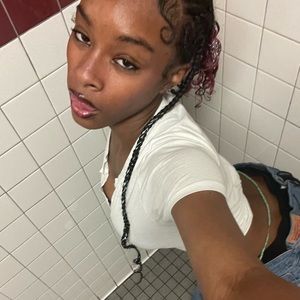 Meet your Posher, Kaylin